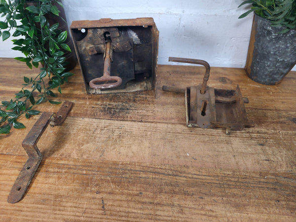 Antique 17th 18th century Blacksmith Made Door Lock With Key And Handle