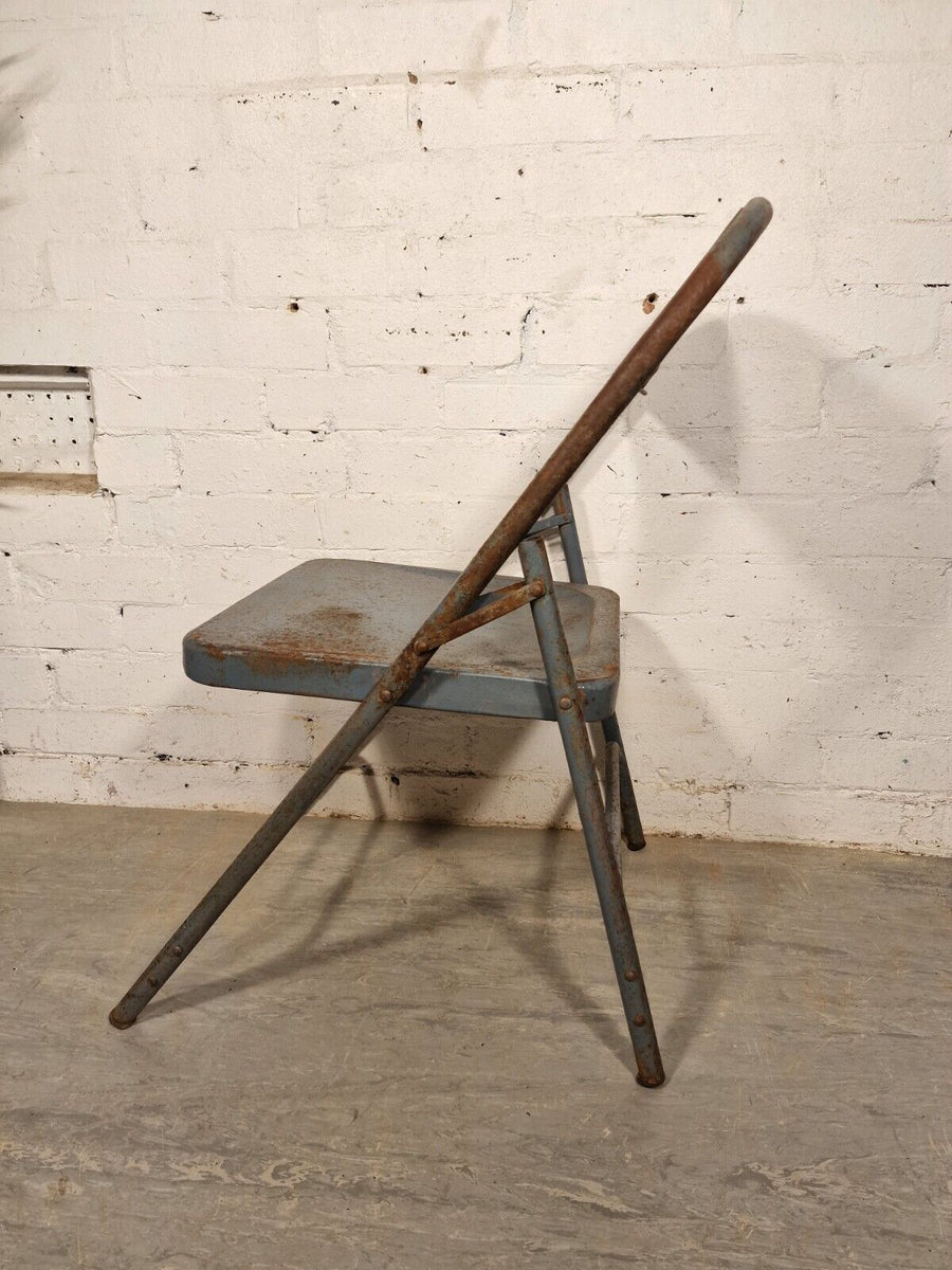 old rugged industrial iron folding chair座面高は