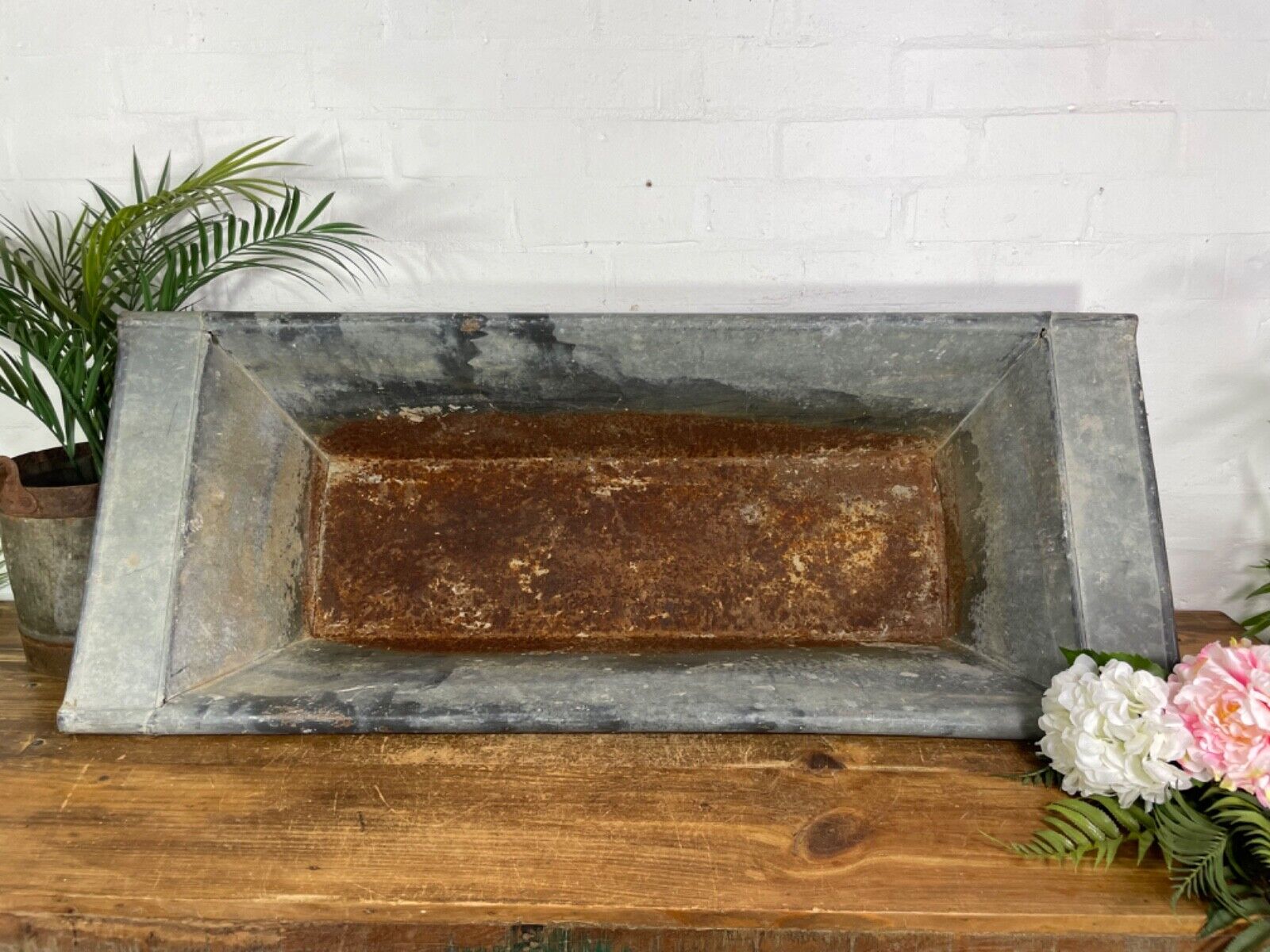 Vintage Large Galvanised Grape Hod Trough Garden Planter Pond Dog Bath Tub