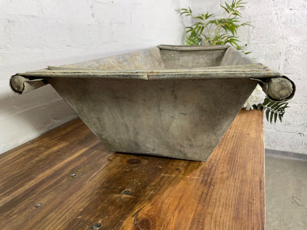 Vintage Large Galvanised Grape Hod Trough Garden Planter Pond Dog Bath Tub