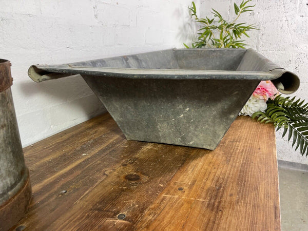 Vintage Large Galvanised Grape Hod Trough Garden Planter Pond Dog Bath Tub