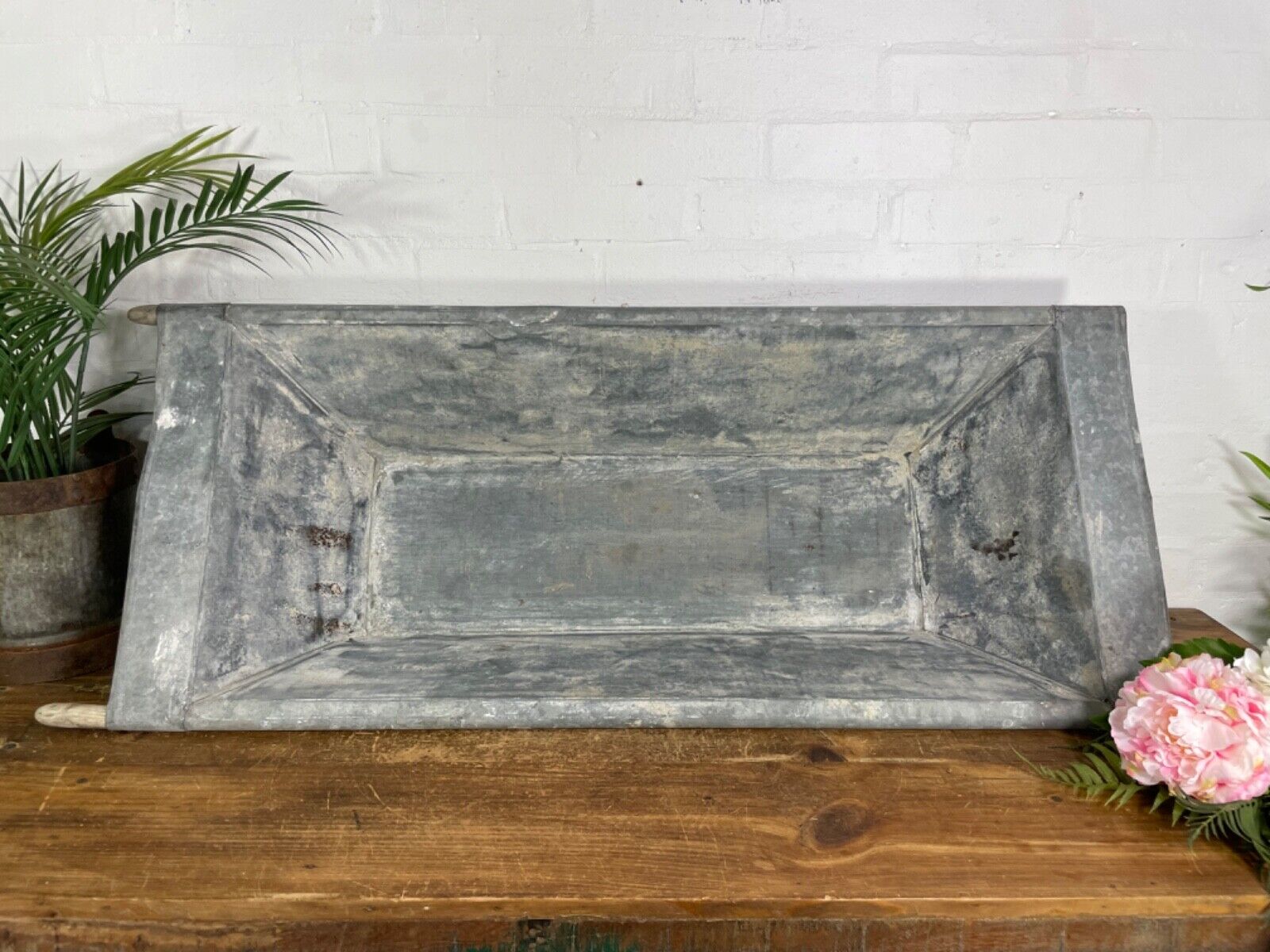 Vintage Large Galvanised Grape Hod Trough Garden Planter Pond Dog Bath Tub