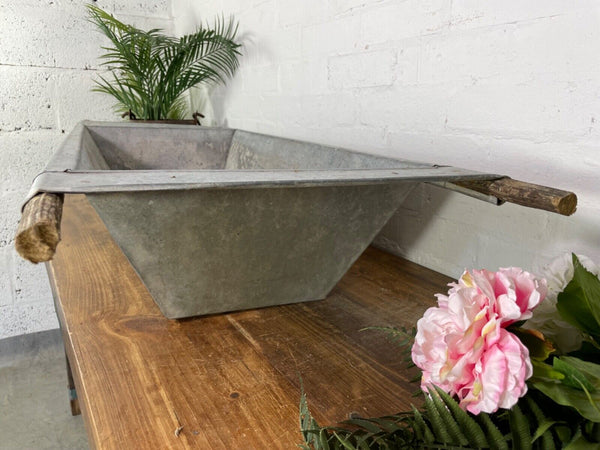 Vintage Large Galvanised Grape Hod Trough Garden Planter Pond Dog Bath Tub