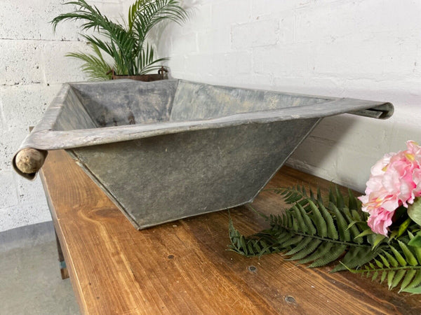 Vintage Large Galvanised Grape Hod Trough Garden Planter Pond Dog Bath Tub
