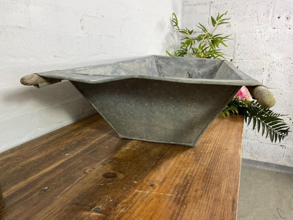 Vintage Large Galvanised Grape Hod Trough Garden Planter Pond Dog Bath Tub