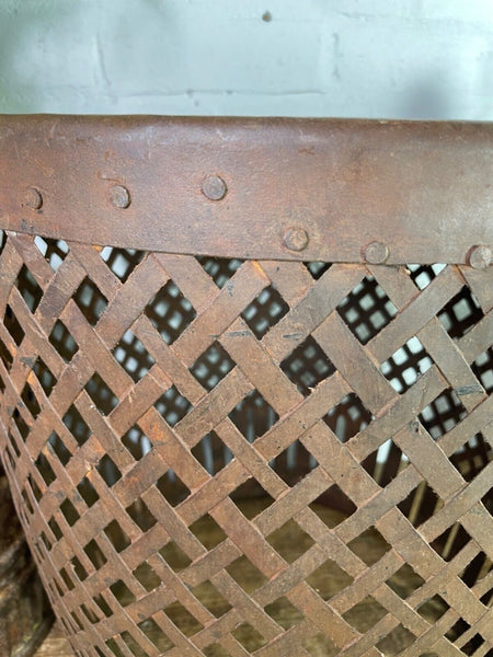 Rustic Hand Made Metal Lattice Basket Side Garden Table Plant Stand