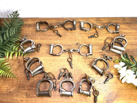 Vintage Antique Heavy Duty Iron Prison Jail Police Handcuffs With Keys