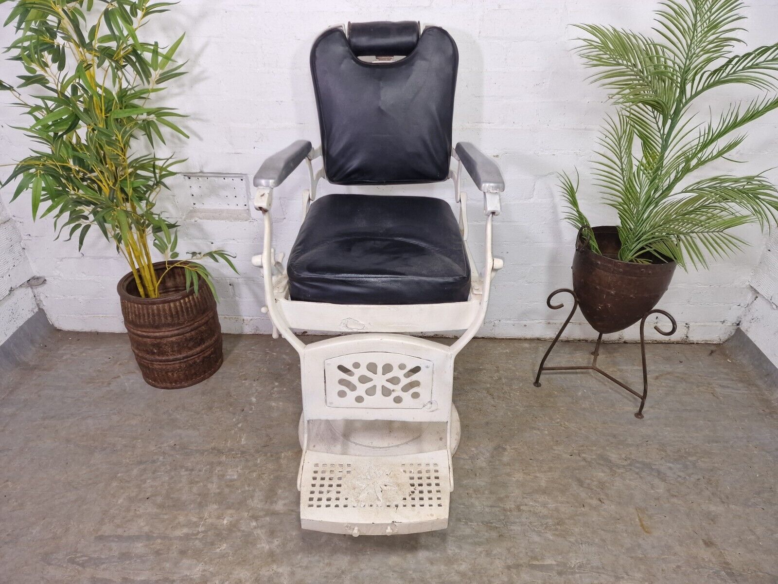 Vintage Antique 1920's Heavy Duty Industrial Indian Barbour Chair Dentist Seat