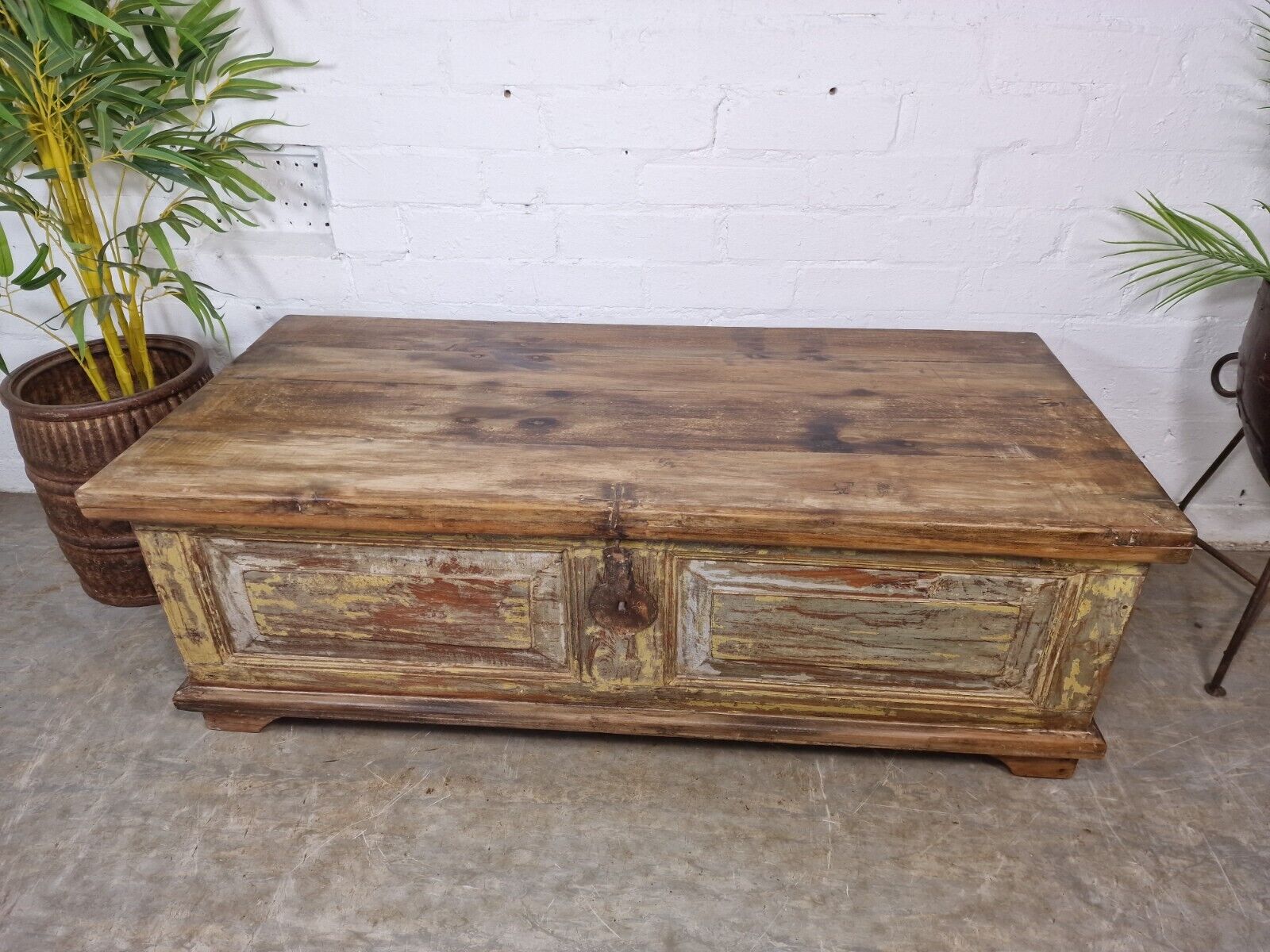 Vintage Indian Reclaimed Solid Wooden Storage Chest Trunk Ottoman Coffee Table
