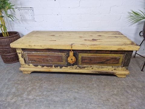 Vintage Indian Reclaimed Solid Wooden Storage Chest Trunk Ottoman Coffee Table