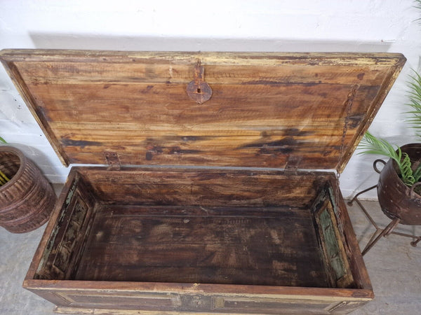Vintage Indian Reclaimed Solid Wooden Storage Chest Trunk Ottoman Coffee Table