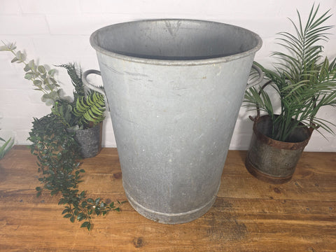 Vintage Large Heavy Duty Galvanised Feed Bin Garden Tub Pot Planter