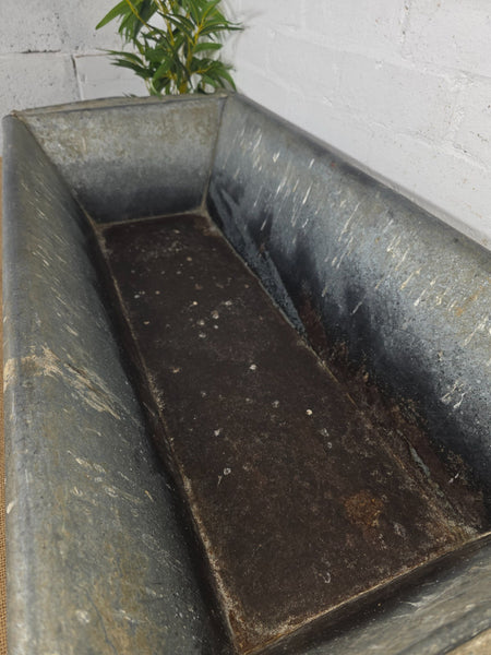 Vintage Large Galvanised Grape Hod Trough Garden Planter Pond Dog Bath Tub