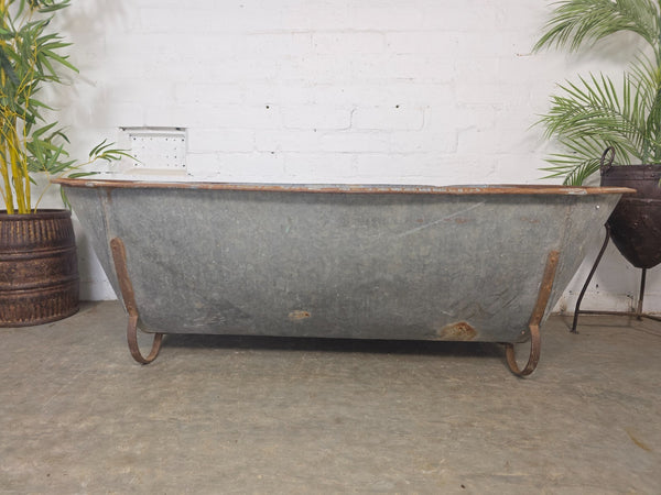 Large Vintage Hungarian Galvanised Tin Bath Tub Trough Garden Pond Herb Planter
