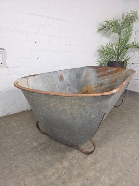 Large Vintage Hungarian Galvanised Tin Bath Tub Trough Garden Pond Herb Planter