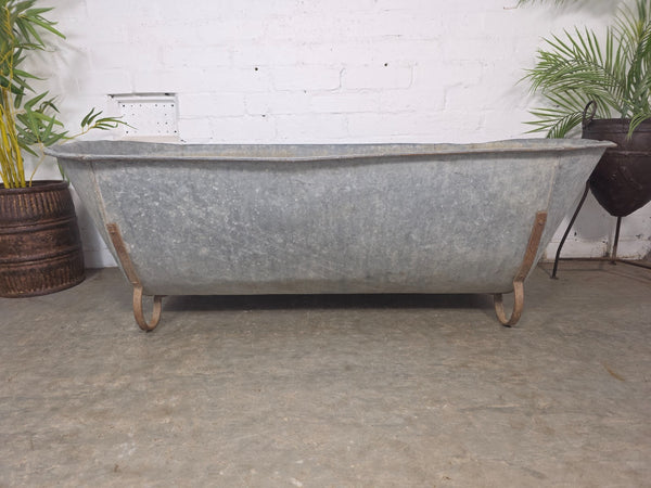 Large Vintage Hungarian Galvanised Tin Bath Tub Trough Garden Pond Herb Planter