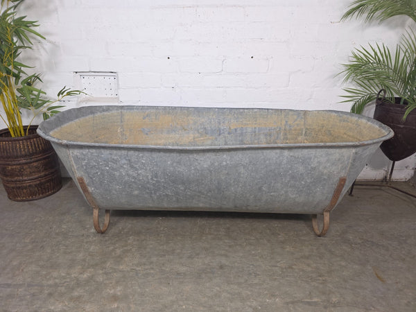Large Vintage Hungarian Galvanised Tin Bath Tub Trough Garden Pond Herb Planter