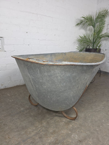 Large Vintage Hungarian Galvanised Tin Bath Tub Trough Garden Pond Herb Planter