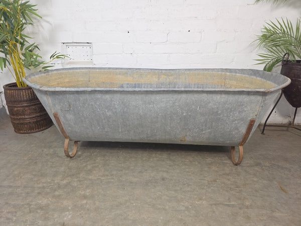 Large Vintage Hungarian Galvanised Tin Bath Tub Trough Garden Pond Herb Planter