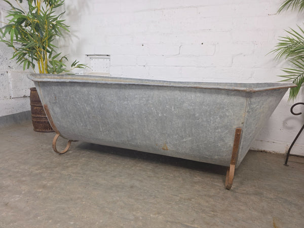 Large Vintage Hungarian Galvanised Tin Bath Tub Trough Garden Pond Herb Planter