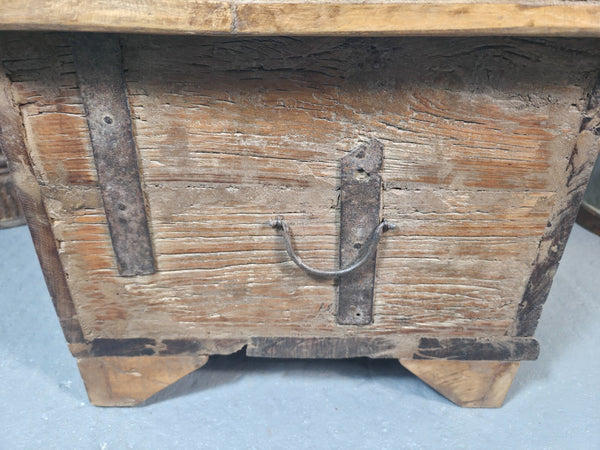 Vintage Reclaimed Rustic Indian Solid Wooden Dowry Chest Coffee Side Table Trunk