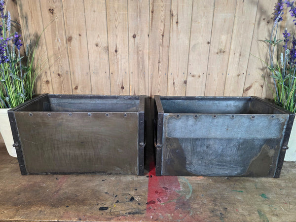 Vintage Reclaimed Metal Galvanised Riveted 2ft Garden Planter Feeder Trough Tub